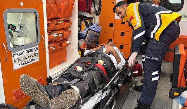 Virajı alamayan otobüs şarampole devrildi: 23 yaralı