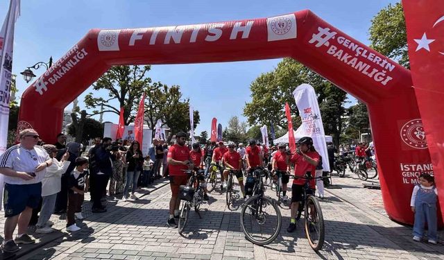 19 Mayıs'ta Sultanahmet'ten Dolmabahçe'ye pedal çevirdiler