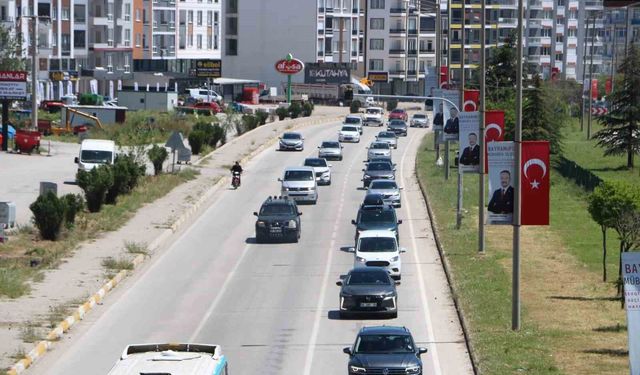 Afyonkarahisar-Antalya yolunda tatilcilerin dönüş yoğunluğu sürüyor