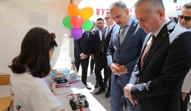 Ağrı'da 'Bilim Dolu Günler Bilim Şenliği' başladı
