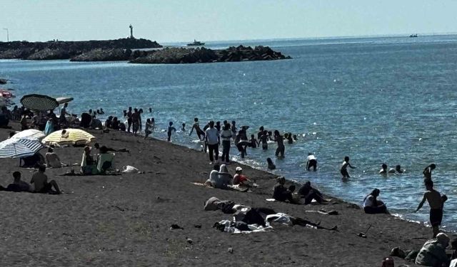 Akçakoca sahilleri bayramda doldu taştı