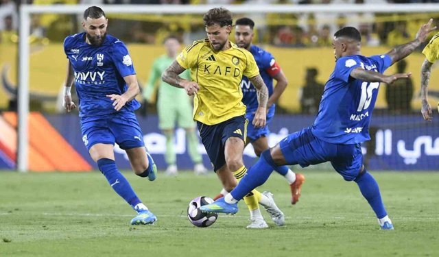 Al Nassr'ın şampiyonluğu 90+8'de yenilen golle ertelendi