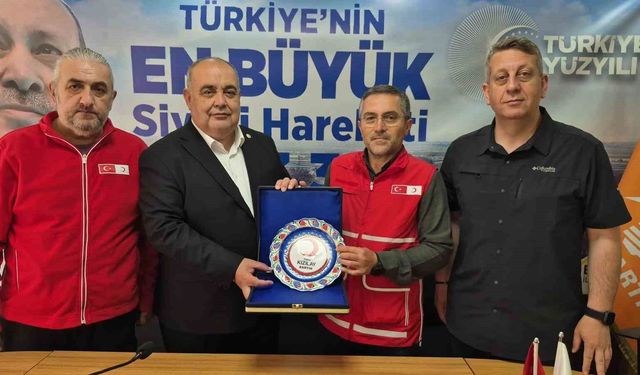 Bartın protokolü kurban bağışını Kızılay'a yaptı