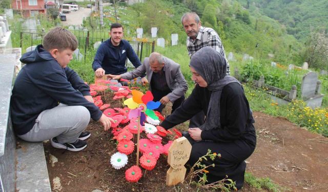 Bayram arefesinde mezar başında adalet istedi: 'Asıl suçlular dışarıda'