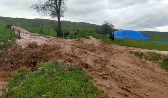 Çorum'da sağanak etkili oldu: Dereler taştı, tarım arazileri su altında kaldı