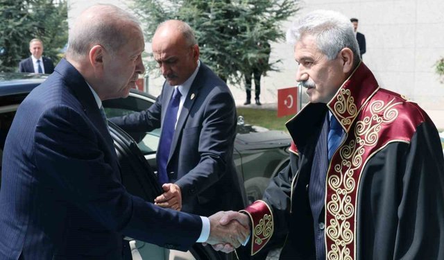 Cumhurbaşkanı Erdoğan: 'Anayasayı darbecilerin veya seçkinlerin belirleyip topluma dayattıkları bir çerçeve olmaktan çıkarıp toplumun kendisinin belirleyip devlete deklare ettiği bir metne dönüştürmek zorundayız'
