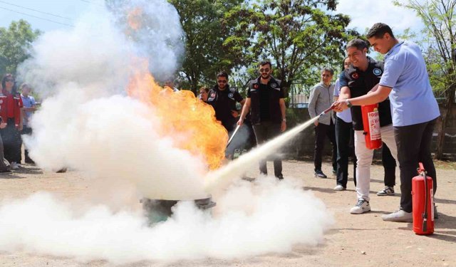 Diyarbakır'da öğrencilere afet eğitimi ve yangın tatbikatı