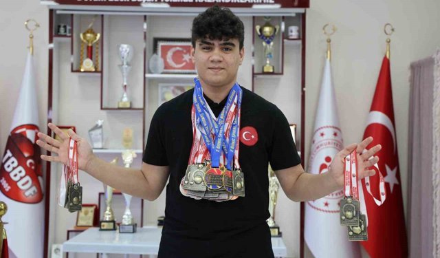 Dünya ve Türkiye dart şampiyonu Bedirhan Nas, 30 madalyaya ulaştı