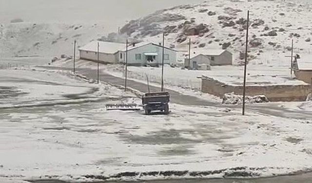 Gürpınar'da mayıs ayında kar sürprizi