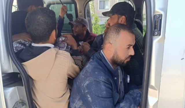Hafif ticari araca 10 göçmen sığdıran insan tacirine 100 bin TL ceza