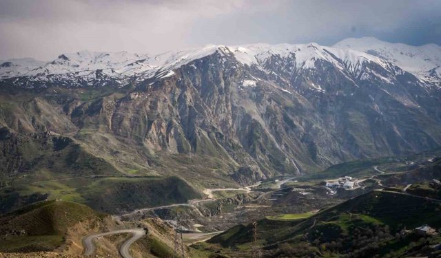 Hakkari yolundaki heyelan riskine karşı 'mühendislik' uyarısı