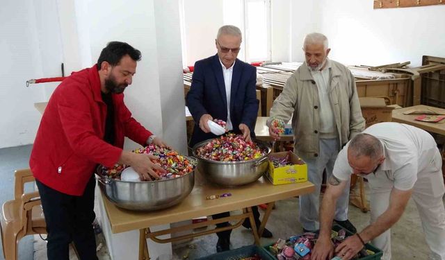 İki asırlık gelenek çocukların bayram sevincine dönüşüyor