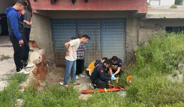 İki yaşındaki çocuk oynadığı 2. kattaki balkondan düştü