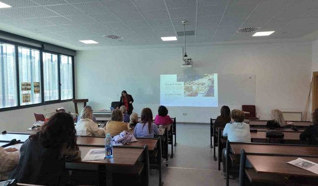 Kadıköy'de Üçüncü Yaş Üniversitesi ile hayat boyu öğrenme modeli genişliyor