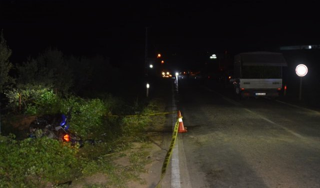 Kamyonete çarpan motosiklet sürücüsü hayatını kaybetti
