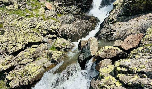 Kayseri'de yıllar sonra tekrar akan şelale uğrak noktası haline geldi