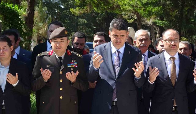 Kilis Valisi Kalaylı bayram arefesinde şehitleri unutmadı