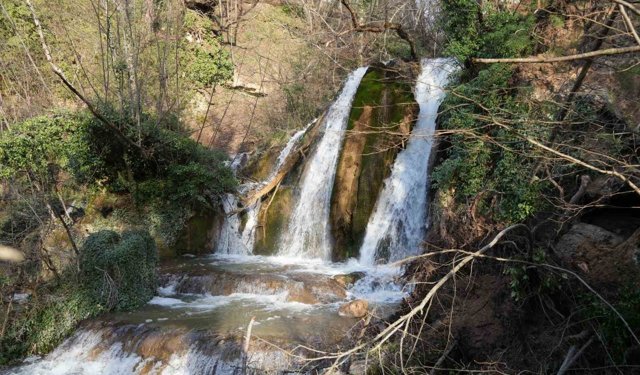 Koruma altına alınan şelale güzelliğiyle mest ediyor