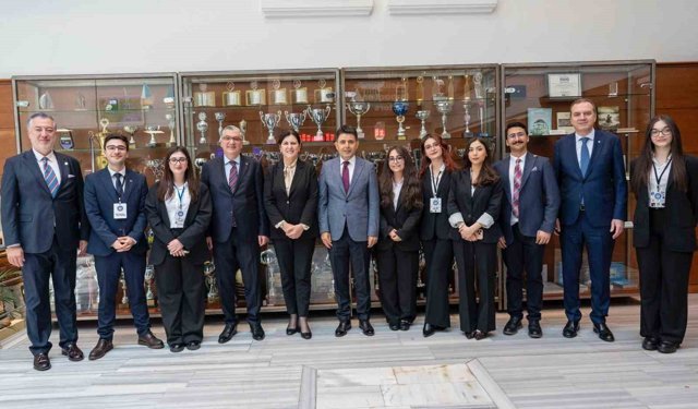 'Küresel Rekabette Denizler ve Koridorlar' paneli Bakan yardımcılarıyla öğrencileri buluşturdu