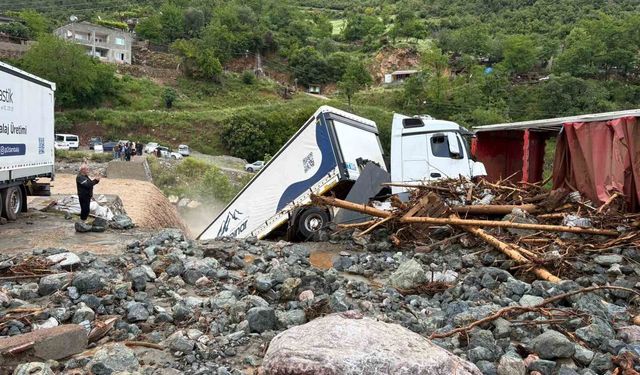 Osmaniye'deki heyelanda 6 tır zarar gördü