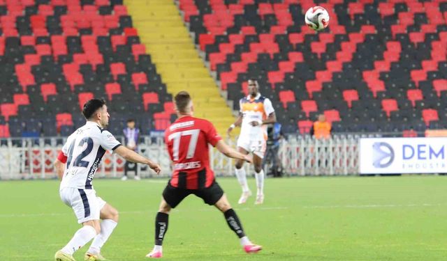 Trendyol Süper Lig: Gaziantep FK: 0 - Başakşehir: 2 (İlk yarı)