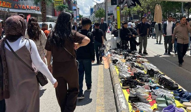 Van'da bayram yoğunluğu: Caddeler doldu taştı