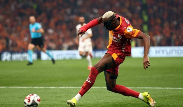 Victor Osimhen cezalı duruma düştü