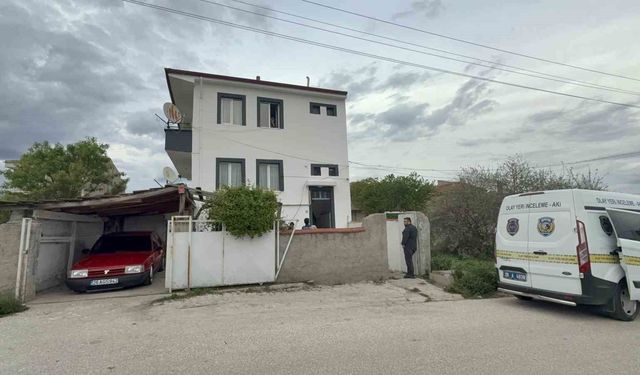 Yaşlı kadın banyoda ölü bulundu