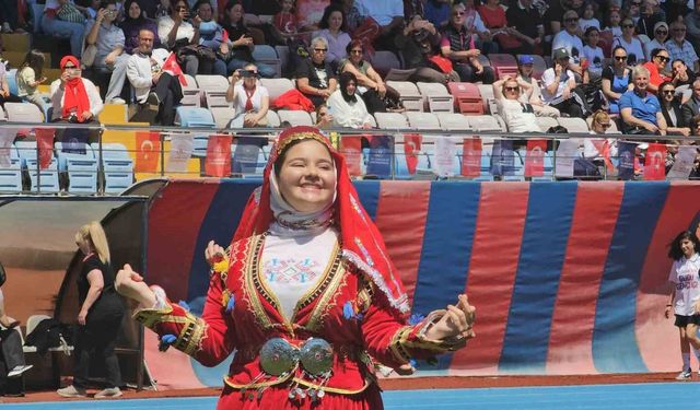 Zonguldak'ta 19 Mayıs'ı 107 metrelik dev bayrakla kutladılar