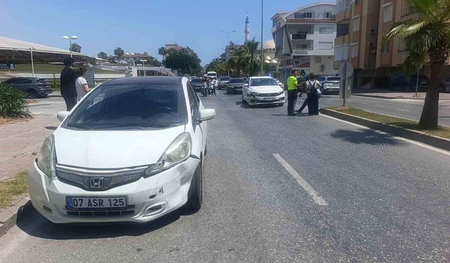 Antalya'da iki otomobil çarpıştı: 2 yaralı