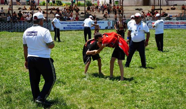 Aşırtmalı Aba Güreşi Türkiye Şampiyonası Şahinbey er meydanında başladı