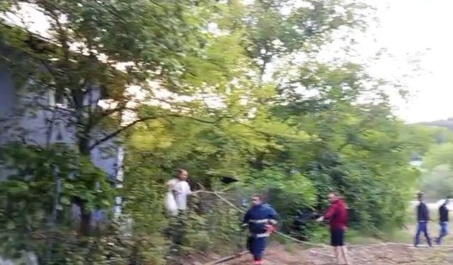 Bolu'da 2 katlı evin çatı katında yangın çıktı