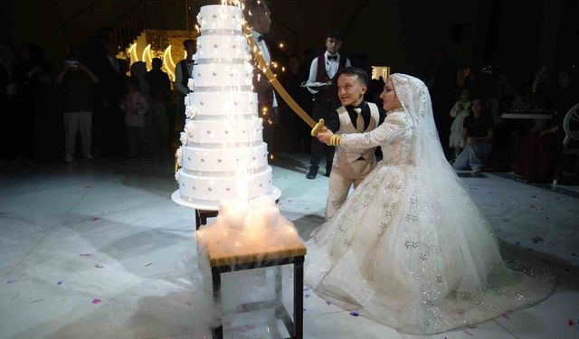 Boyları küçük, aşkları çok büyük