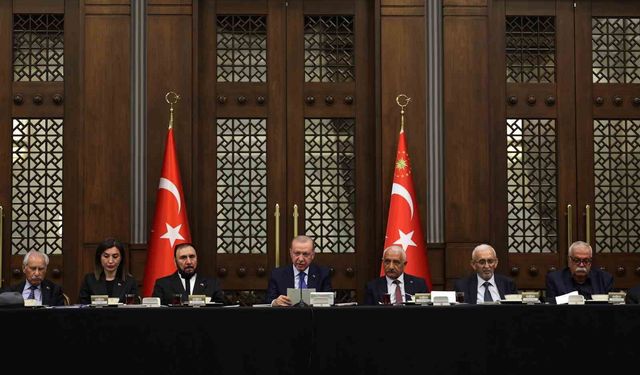 Cumhurbaşkanı Erdoğan: 'Hicri 61 yılının 10 Muharrem gününde bedenler bir bir toprağa düşse de hak ve hakikat yere düşmemiştir'