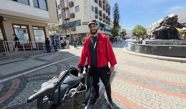 Filistin için pedal çeviriyor: Berlin'den Tokyo'ya uzanan yolculuk Edirne'den geçti
