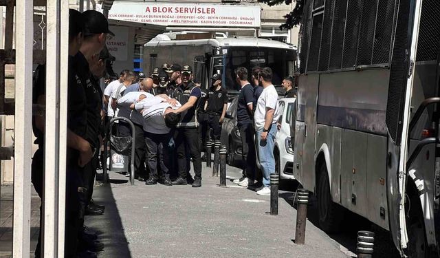 İstanbul merkezli 7 ilde düzenlenen suç örgütü operasyonununda gözaltına alınan 45 şüpheli adliyeye sevk edildi