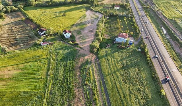 Kanaldan akan su sele dönüştü, tarlalar ve evler su altında kaldı