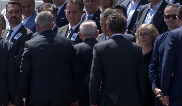 Kılıçdaroğlu ve Özel, mutlak butlan kararından sonra ilk kez cenaze töreninde yan yana geldi
