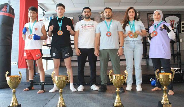 Sivaslı kick boksçular, Dünya Kupası'na damga vurdu
