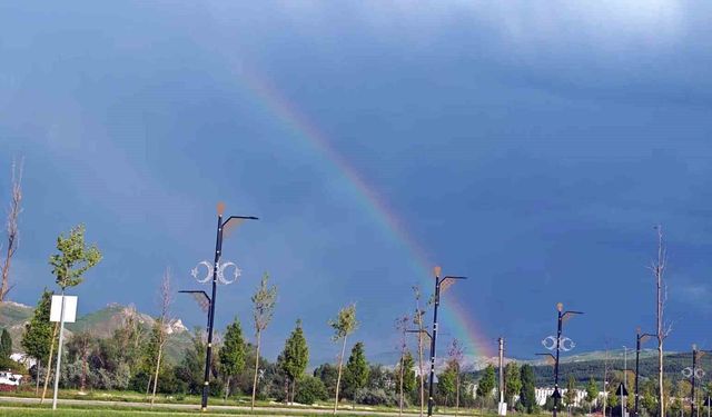 Sivas'taki ani hava değişikliği görsel şölen oluşturdu
