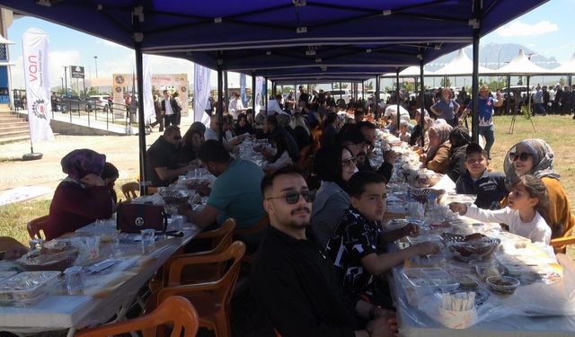 Van'da 'Dünya Kahvaltı Günü' renkli görüntülerle kutlandı