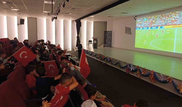 Van'da milli maç heyecanı