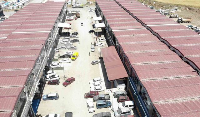 Yazın toz, kışın çamur çilesi esnafı bezdirdi: 'Burayı belediyenin yapması gerekiyor'