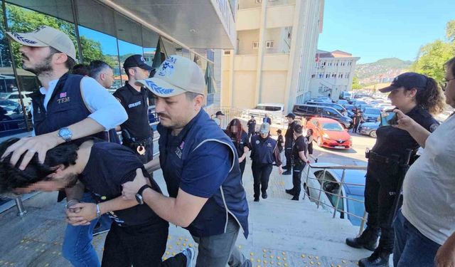 Zonguldak'ta terör örgütü operasyonunda gözaltına alınan 4 öğrenciden 3'ü tutuklandı