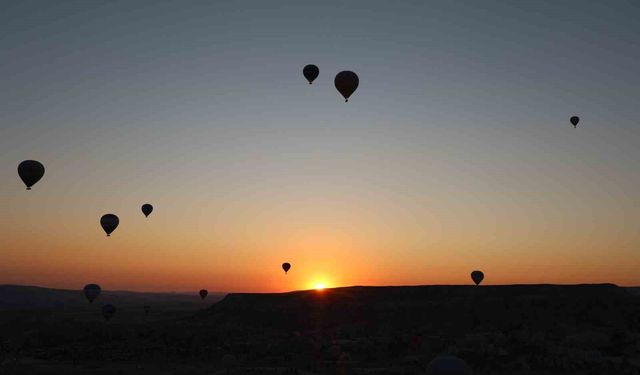 6 ayda 306 bin turist Kapadokya'yı kuş bakışı izledi