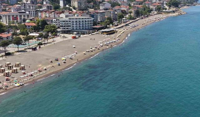Akçakoca'da termometreler 37 dereceyi gösterdi, sahiller doldu taştı