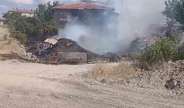 Ankara'da otları temizlemek için yakılan ateş eve sıçradı