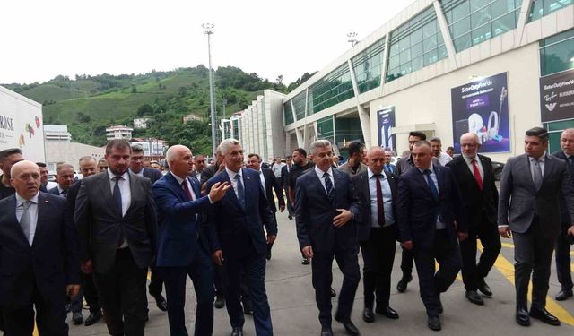 Bakan Bolat: 'Sarp Gümrük Kapısı sadece Gürcistan'a değil, bütün Asya ülkelerine açılan stratejik bir geçiş koridorudur'