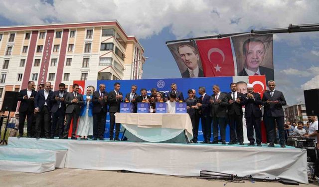 Bakan Çiftçi: 'Selçuklu'dan Osmanlı'ya uzanan maarif geleneğimiz medeniyetimizin en güçlü sütunlarından biri hâline gelmiştir'