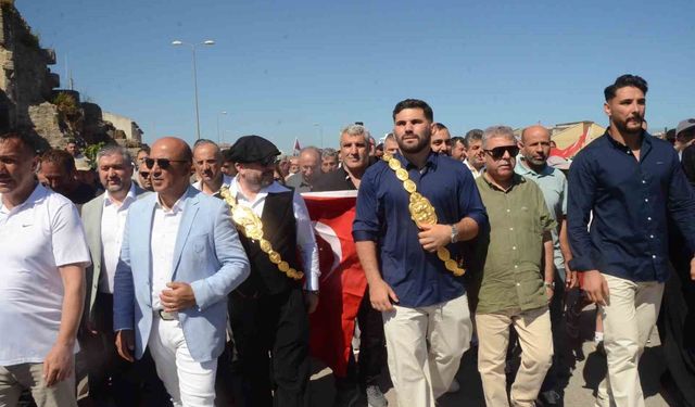 Başpehlivan Erkan Taş'a memleketi Sinop'ta görkemli karşılama